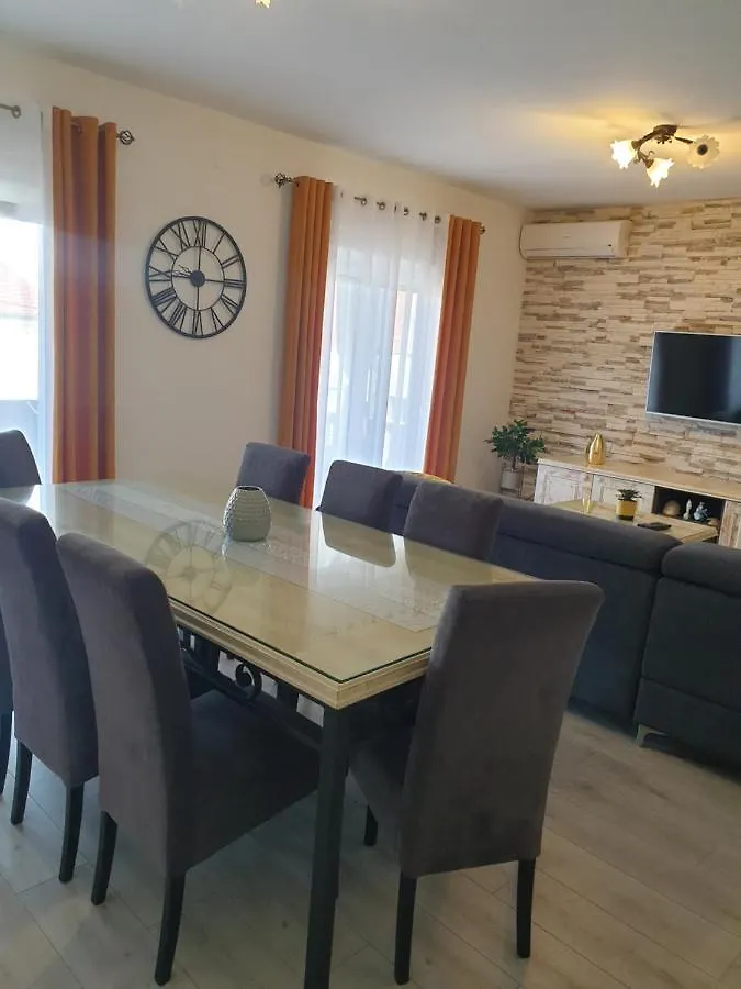 דירות ביבינייה House Aurora